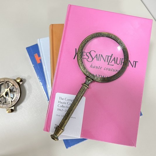 Livro Yves Saint Laurent Catwalk