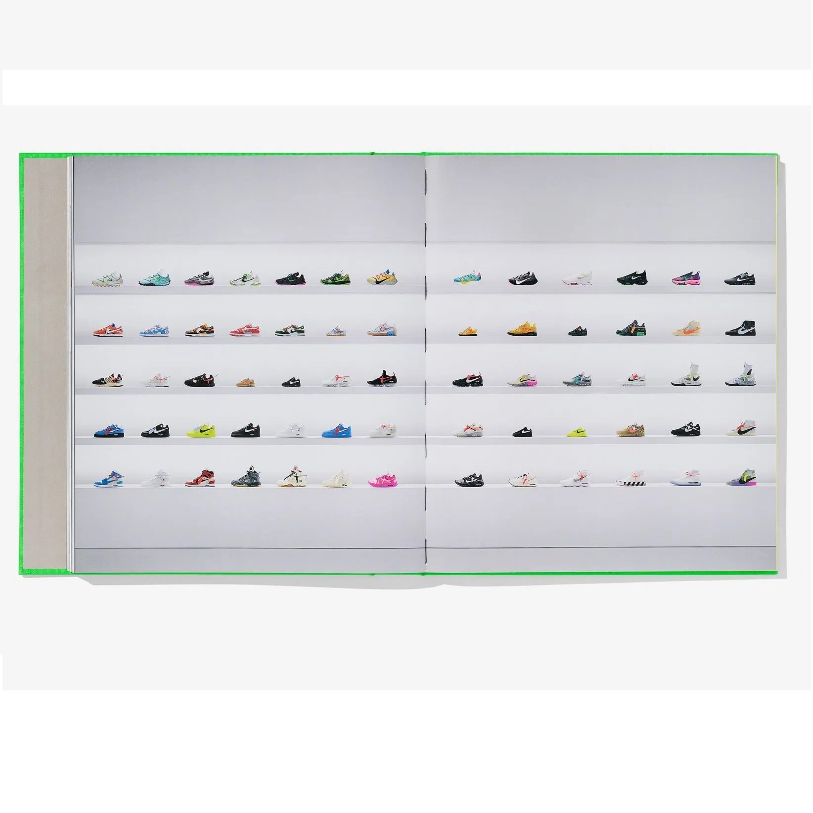 NIKE SOMETHING'S OFF Virgil Abloh 新品 Livro Nike Something's Off Taschen Tênis Virgil Abloh. Nike. ICONS